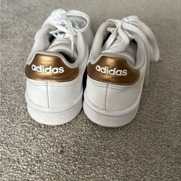 Women’s Adidas Essentials Advantage Shoes white/gold - Picture 2 of 8